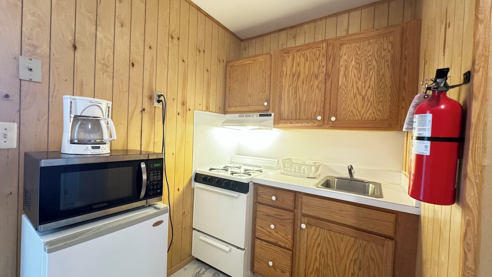 Boardwalk Sand & Surf Inn Oceanfront - photo 30