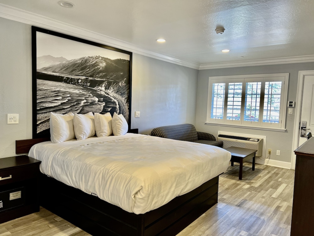 Aura Inn Monterey - photo 38
