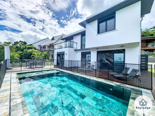 Villa One avec piscine 127m2 Saint Paul — 4-Star Luxury Hotel in Saint-Paul, Réunion