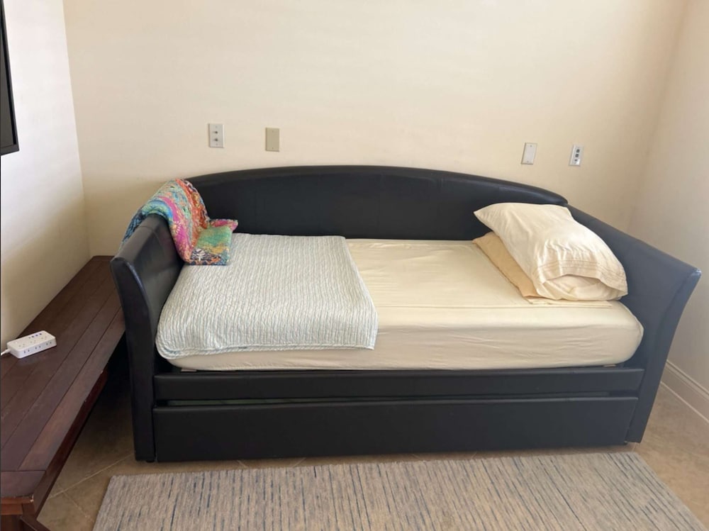 Ocean View Paradise Steps away from the Beach Will Accommodate Up To 10 People including 1 3 Fa - photo 49
