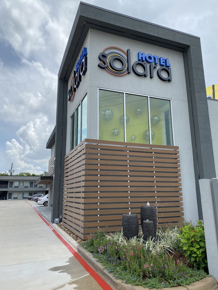 Hotel Solara Hobby Airport - photo 17