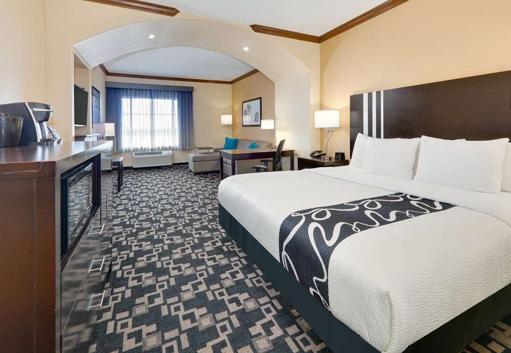 La Quinta Inn & Suites by Wyndham Big Spring - photo 24