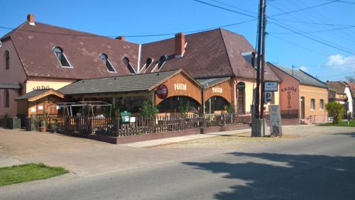 Erdős Panzió - last minute hotel in Janossomorja
