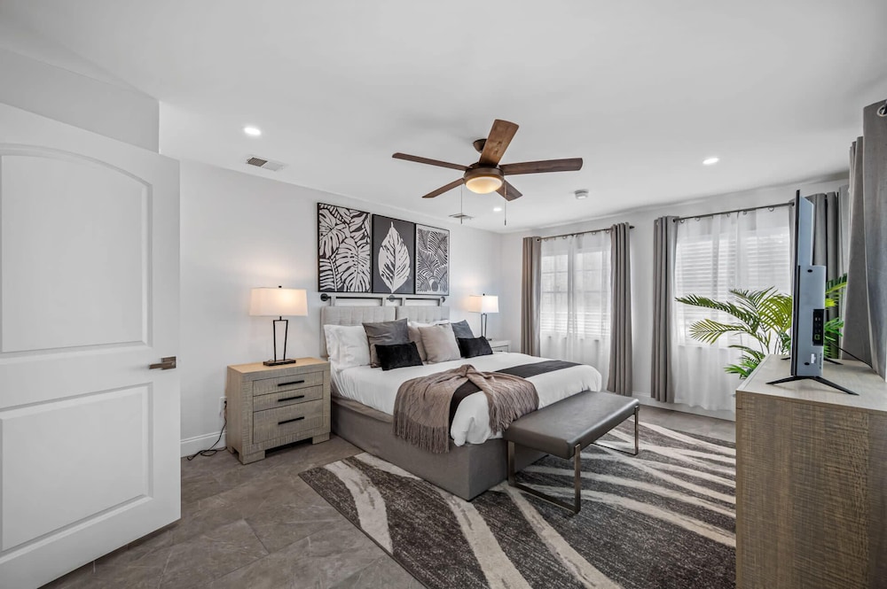 Luxe Largo Retreat: Pool Games Basketball & More — hotel in Largo