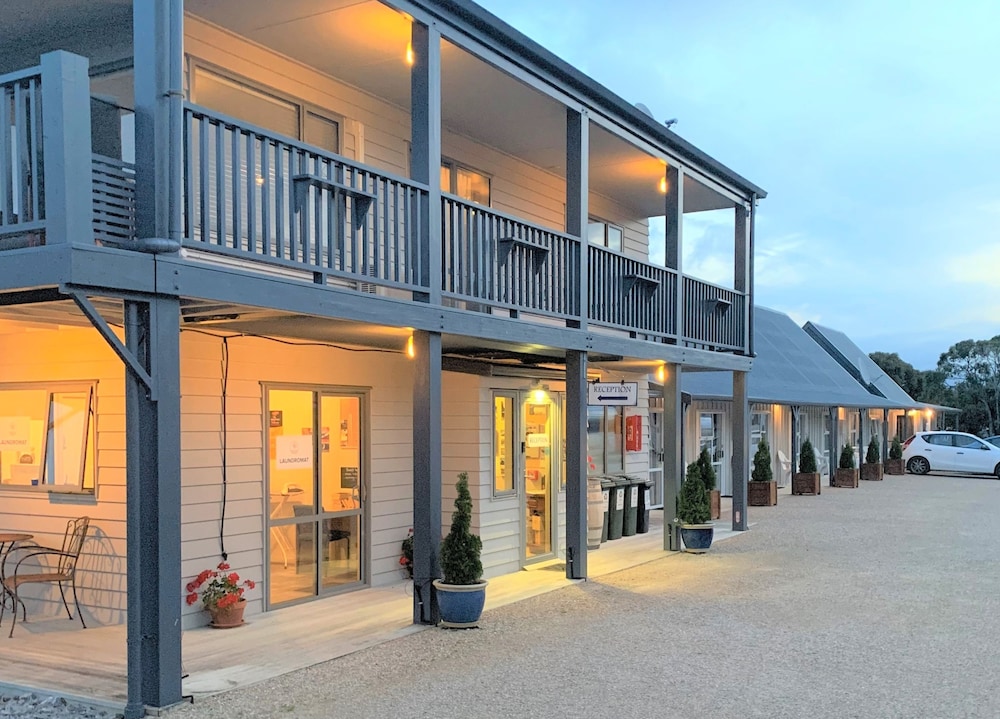 Collingwood Park Motel — 4-Star Luxury Hotel in Takaka, New Zealand