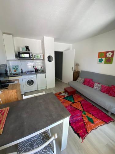 Studio Cabine Acces Direct Port Et Plage Les Pieds Dans L’eau in Arcachon, France