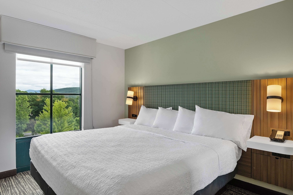 Hampton Inn & Suites Lake George - photo 28