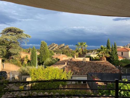 Sublime Logement Avec Vue Mer Et Jacuzzi in La Ciotat, France
