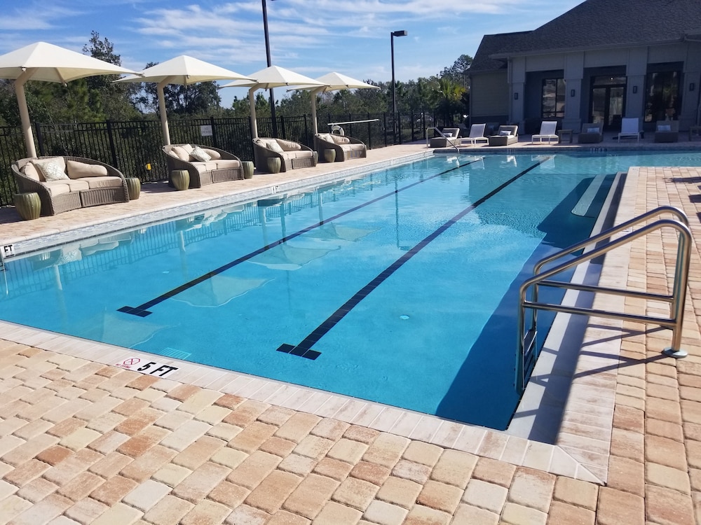 Tropical Waterview Escape — 4-Star Luxury Hotel in Bradenton, United States
