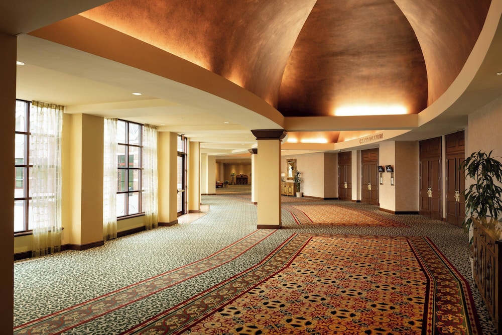 Renaissance Tulsa Hotel & Convention Center - photo 27
