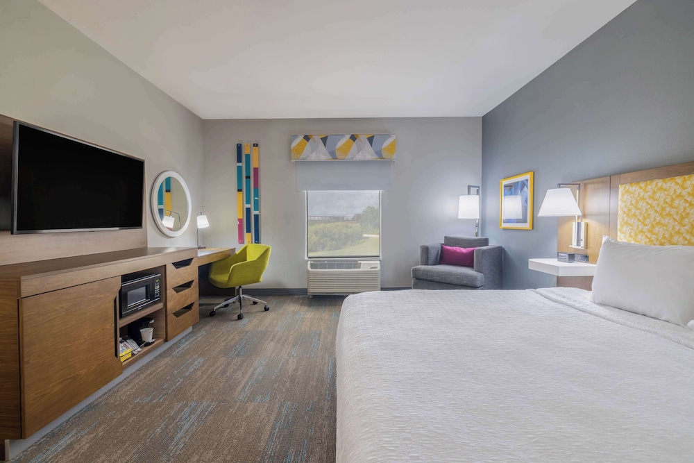 Hampton Inn & Suites Brenham - photo 6