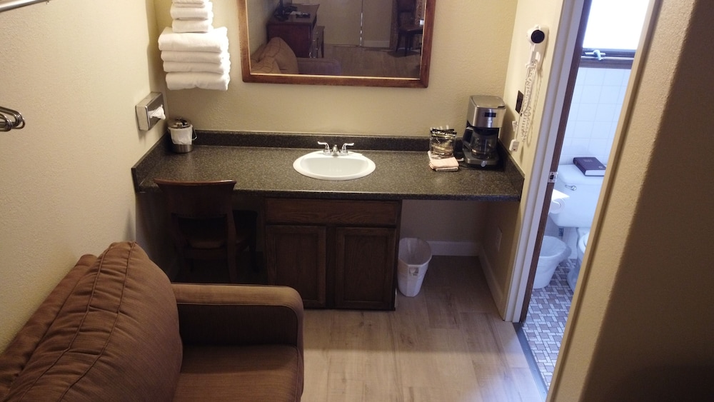 Homestead Motel - photo 15