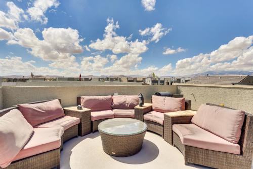 Las Vegas Home with Terrace about 10 Mi to the Strip