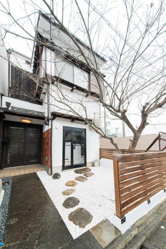 夏様四条大宮 Private Machiya house Kyoto city center 5 min walk Shijo Omiya — 4-Star Luxury Hotel in Kyoto, Japan