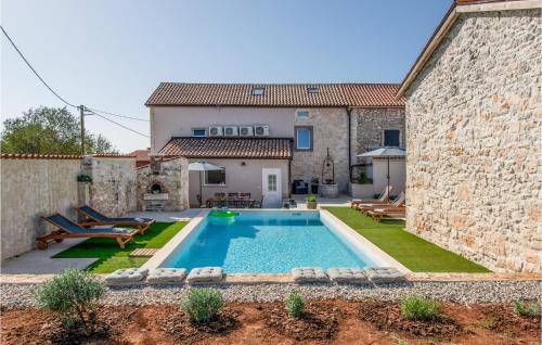 3 Bedroom Gorgeous Home In Duga Uvala — 4-Star Luxury Hotel in Marcana, Croatia
