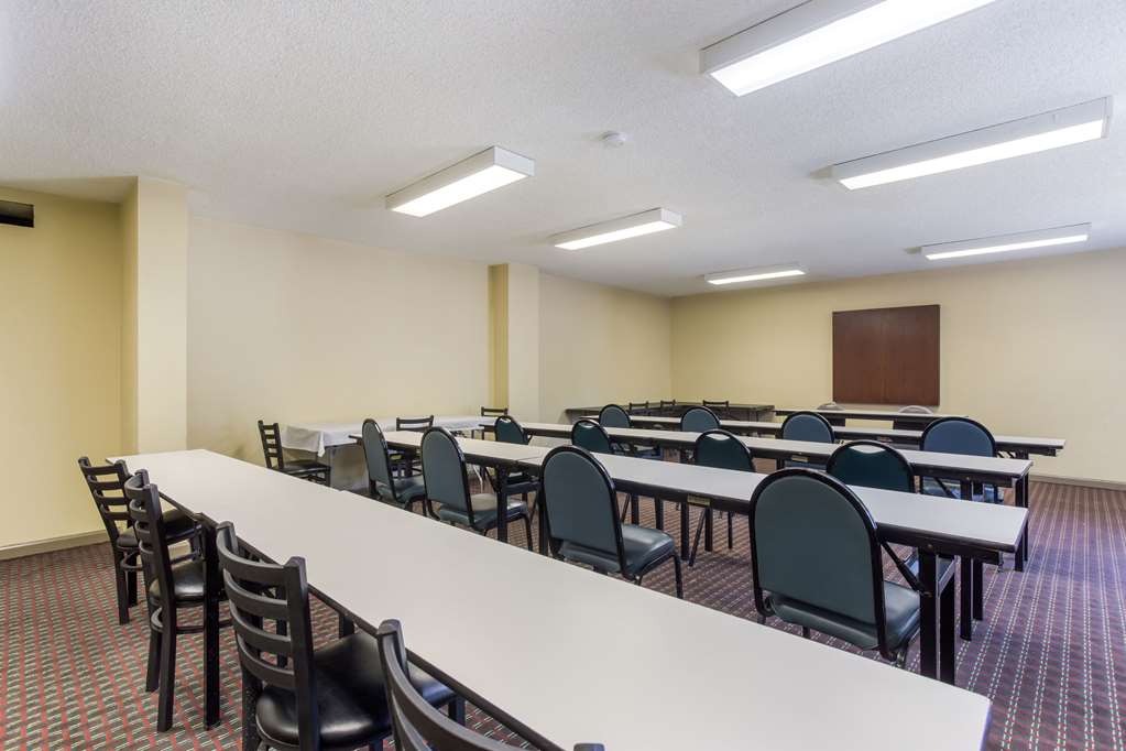 Econo Lodge Gallatin Metro Nashville - photo 27