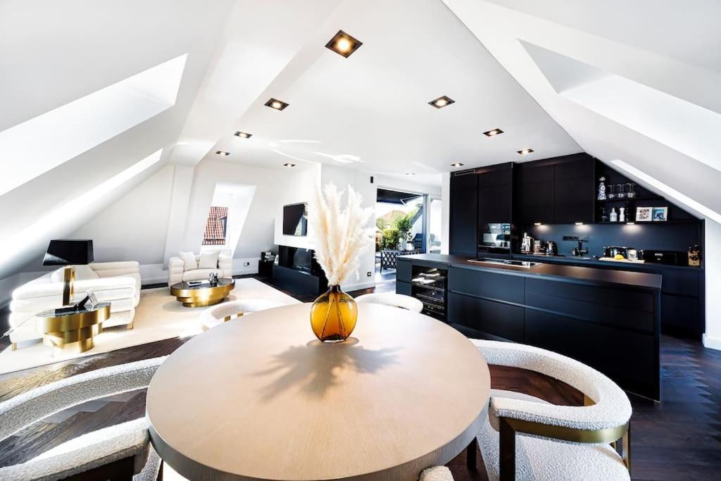 Highlight Penthouse Mit Rund 160 M2 - last minute hotel in Munich