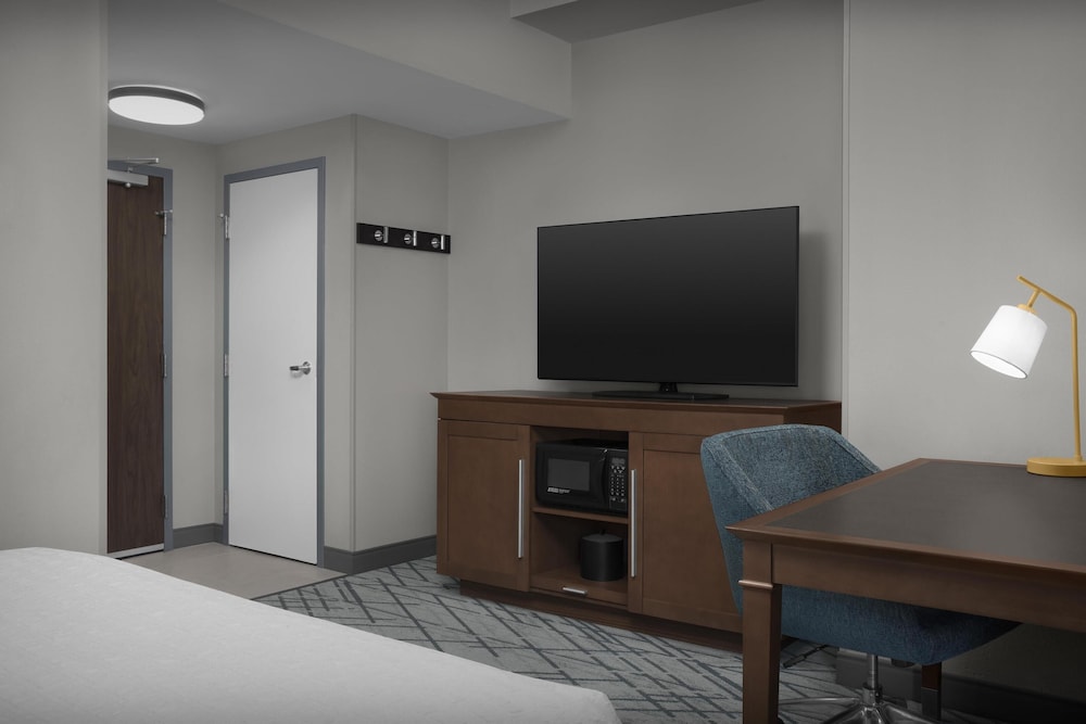 Hampton Inn Indianapolis Downtown Across from Circle Centre - photo 23