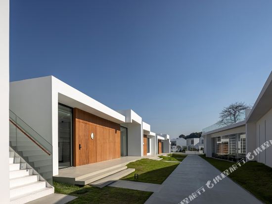 Mollin Room Dreams Art Resort — 4-Star Luxury Hotel in Hangzhou, People's Republic of China