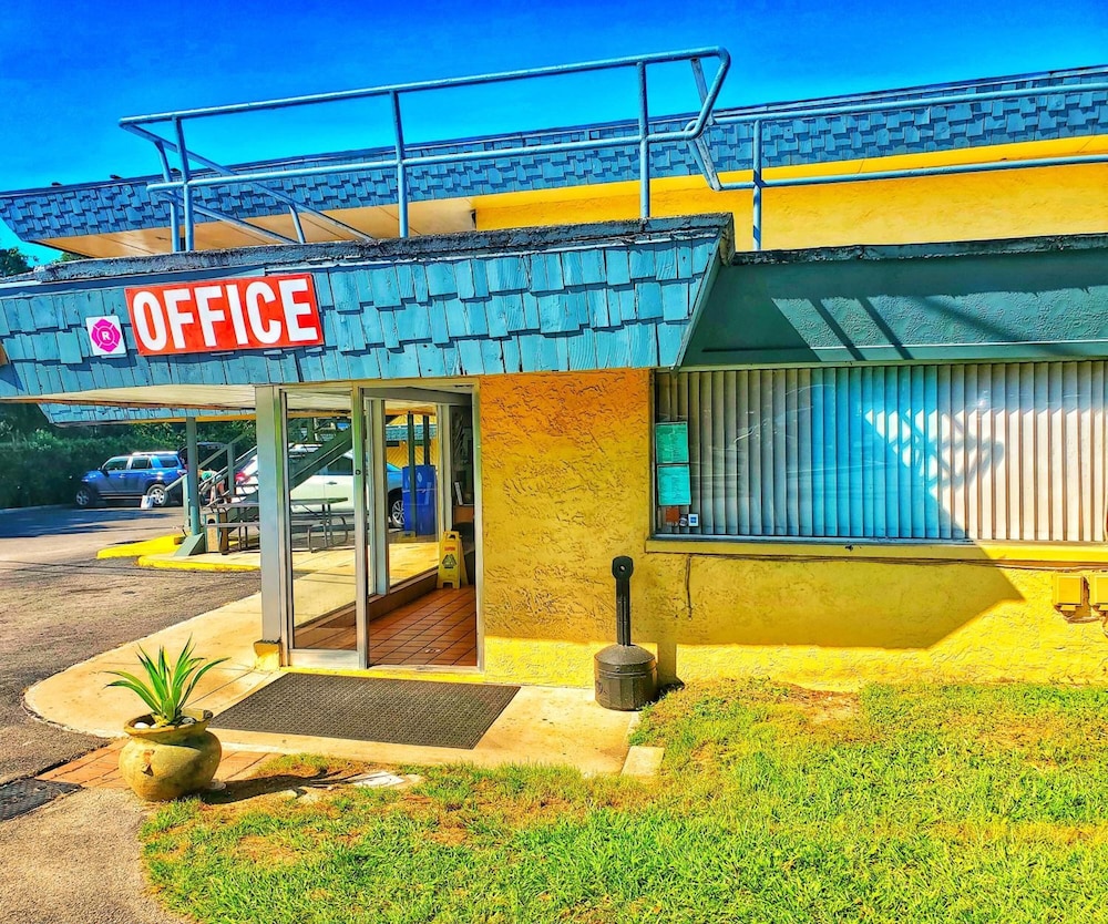 The Port Hotel & Marina - photo 34
