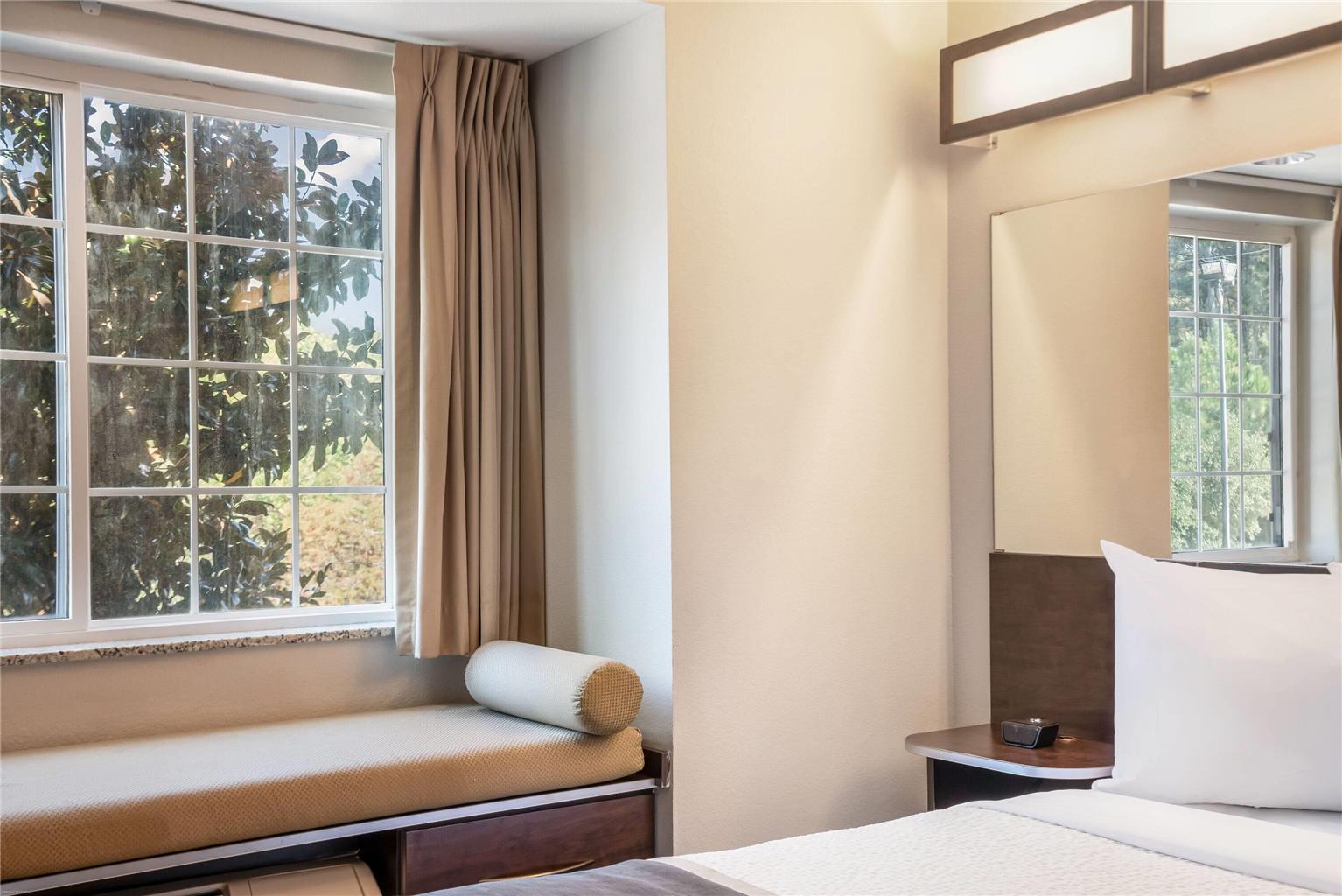 Microtel Inn & Suites by Wyndham Pearl River Slidell - photo 8
