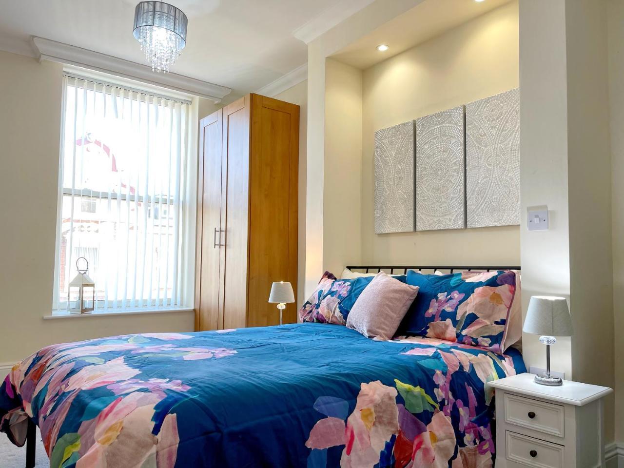 Stylish apartment with free parking lift & views