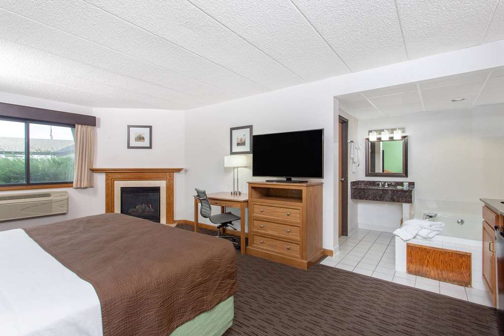 AmericInn by Wyndham Eau Claire - photo 30