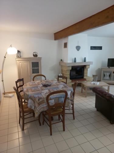 Gîte des bords de l Eure - last minute hotel in Pierres