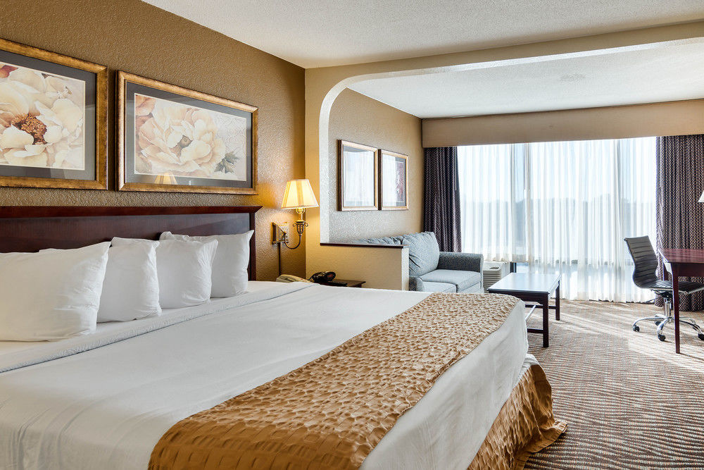 Clarion Inn & Suites By Hampton Convention Center - photo 8