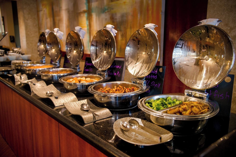 Crowne Plaza Executive Center Baton Rouge by IHG - photo 100