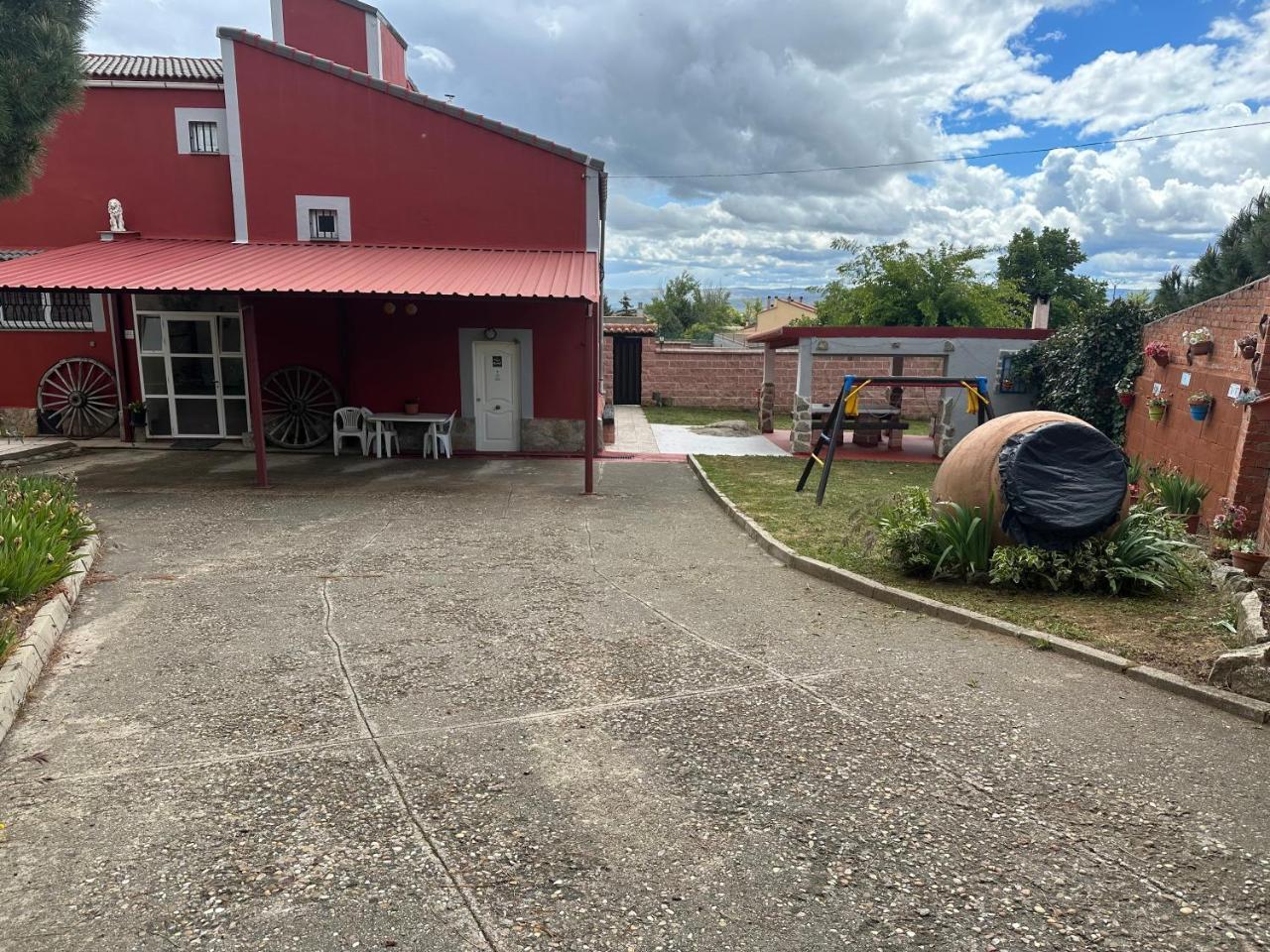 Casa Rural la Picotilla — 4-Star Luxury Hotel in Martiherrero, Spain
