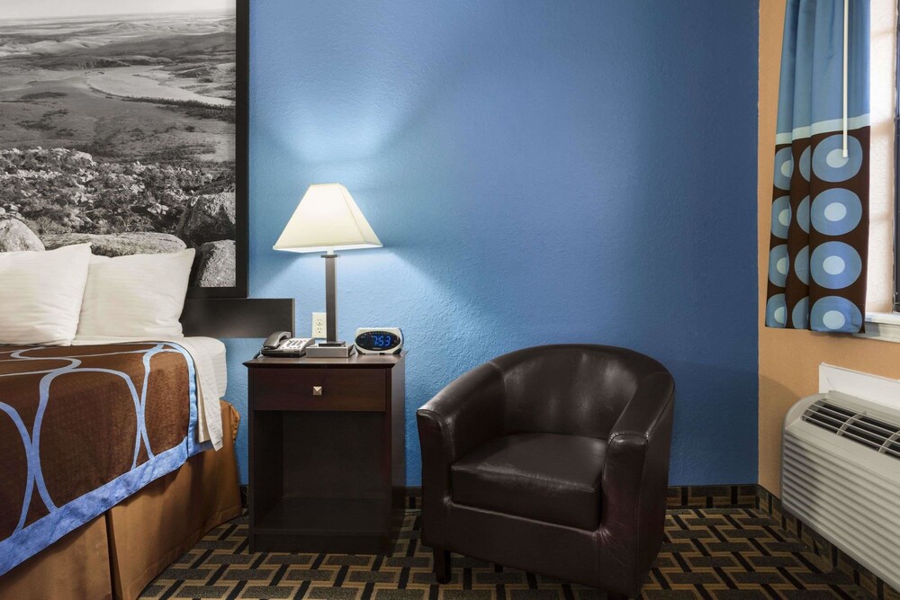 Super 8 by Wyndham Henryetta - photo 6
