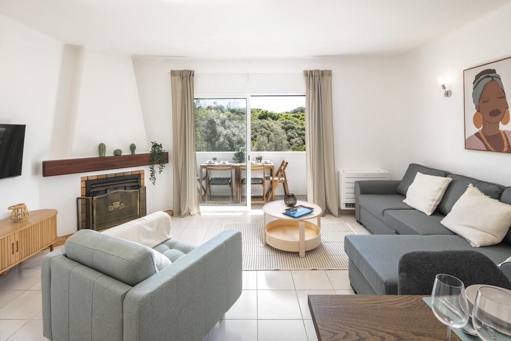 Family Friendly Apartment in Carvoeiro — 4-Star Luxury Hotel in Carvoeiro, Portugal