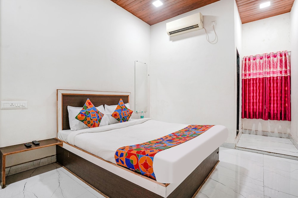 Fabexpress Sai Lodging I in Nashik, India