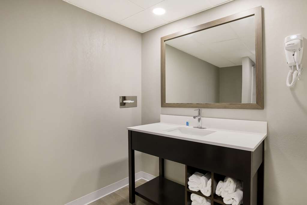 Suburban Studios Milwaukee Airport - photo 17