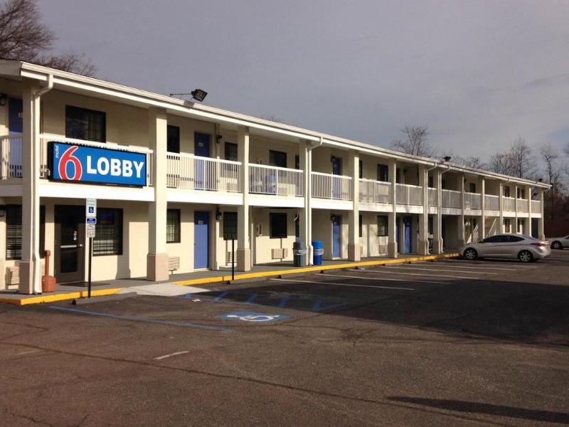 Motel 6 New Brunswick NJ - photo 20