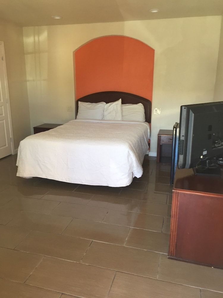 Classic Inn & Suites - photo 18