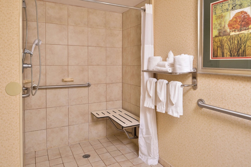 Hampton Inn Staunton - photo 25