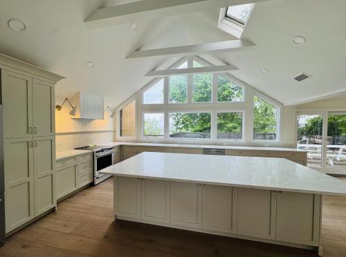 Beachfront Mansion Pool in Long Island City, United States