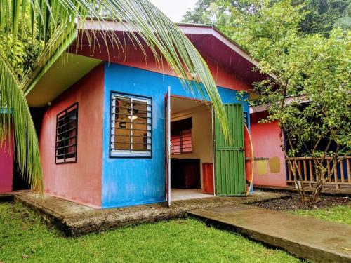 Comfortable Casita walking distance to the Beach in Puntarenas, Costa Rica