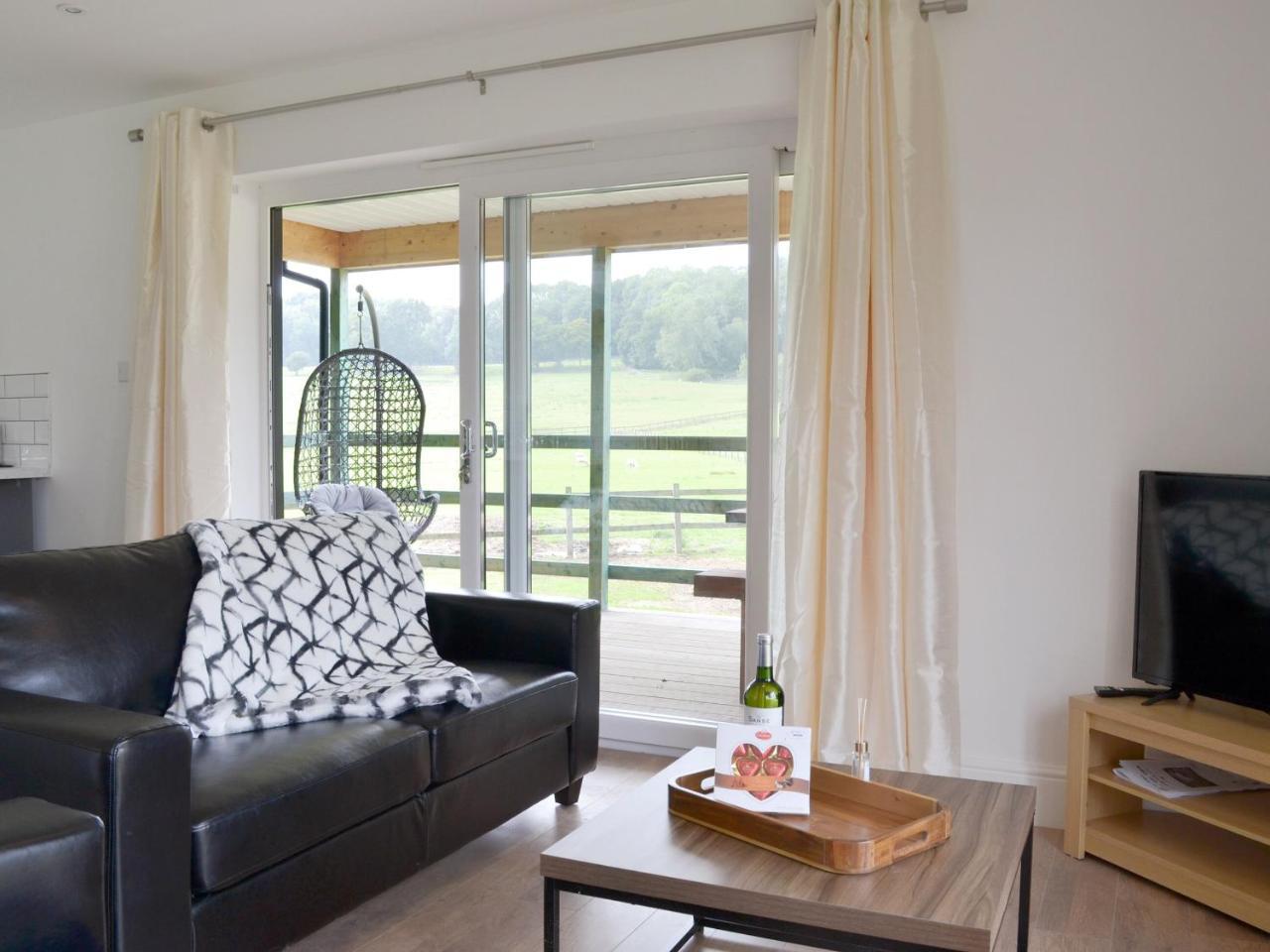 Ash Lodge — 4-Star Luxury Hotel in Bentley, United Kingdom