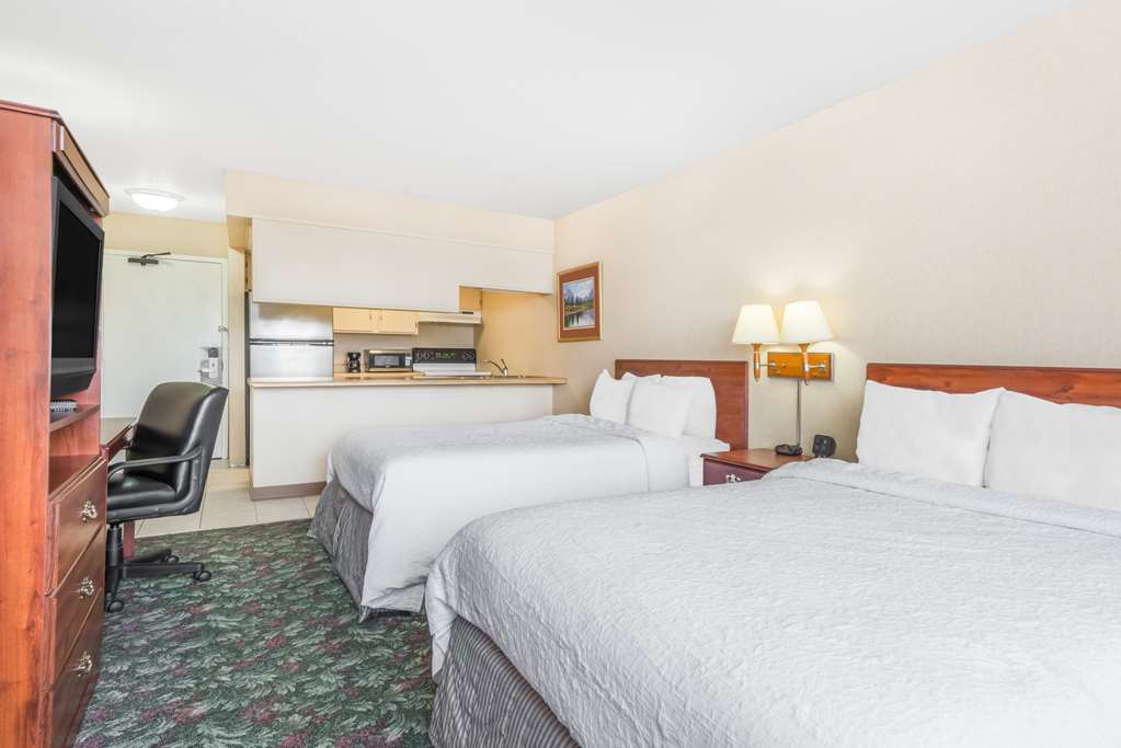 Howard Johnson by Wyndham Gillette - photo 13
