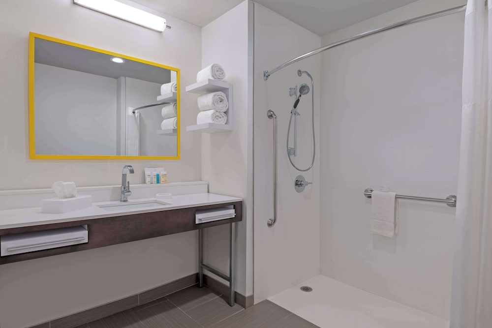 Hampton Inn & Suites Stamford - photo 26