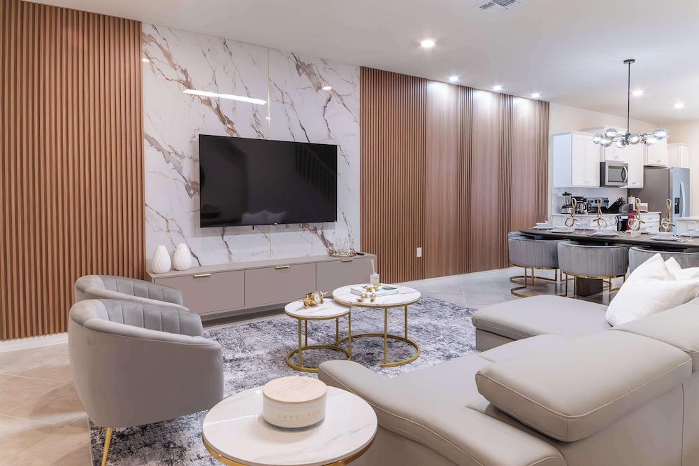 Themed Luxury 5br Best Family Getaway in Clermont, United States