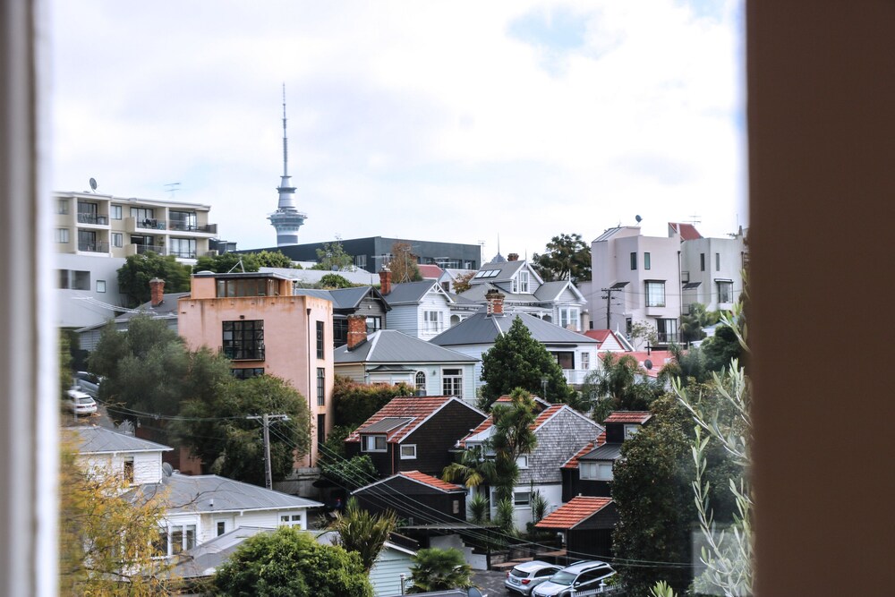 Lantana Lodge Hostel