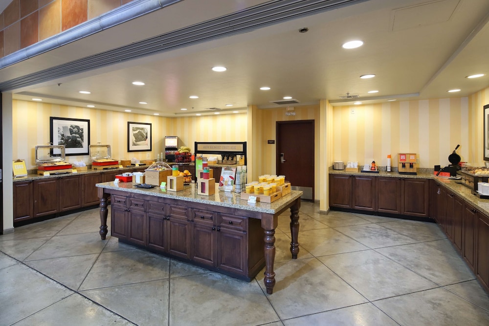 Hampton Inn & Suites Tucson Mall - photo 32