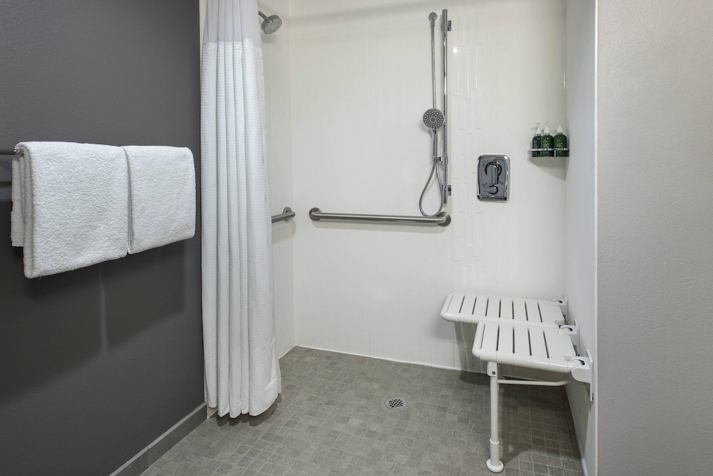 Courtyard by Marriott Norwalk - photo 16