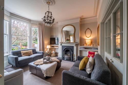 Victorian Townhouse 5 bedrooms Cheltenham — 4-Star Luxury Hotel in Cheltenham, United Kingdom