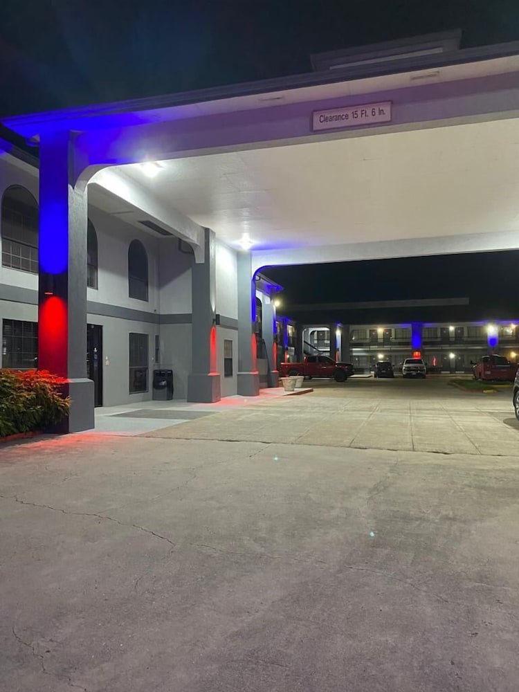 Texas Inn & Suites Raymondville - photo 74