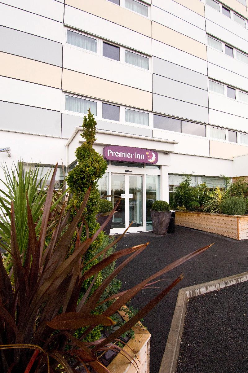 Premier Inn Manchester M56 J6 Runger Lane South — hotel near Manchester Airport